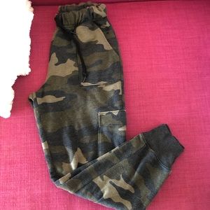 PINK Victoria’s Secret Campus Cargo Jogger Camo XS